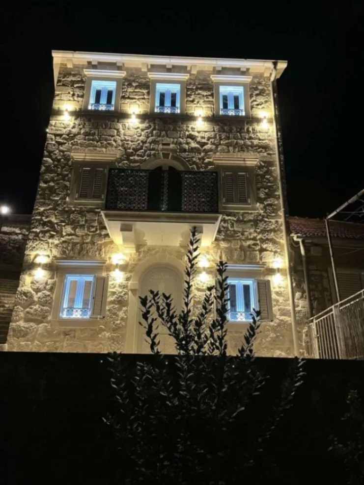 Izdavanje, kuća, 96m², Perast, Kotor