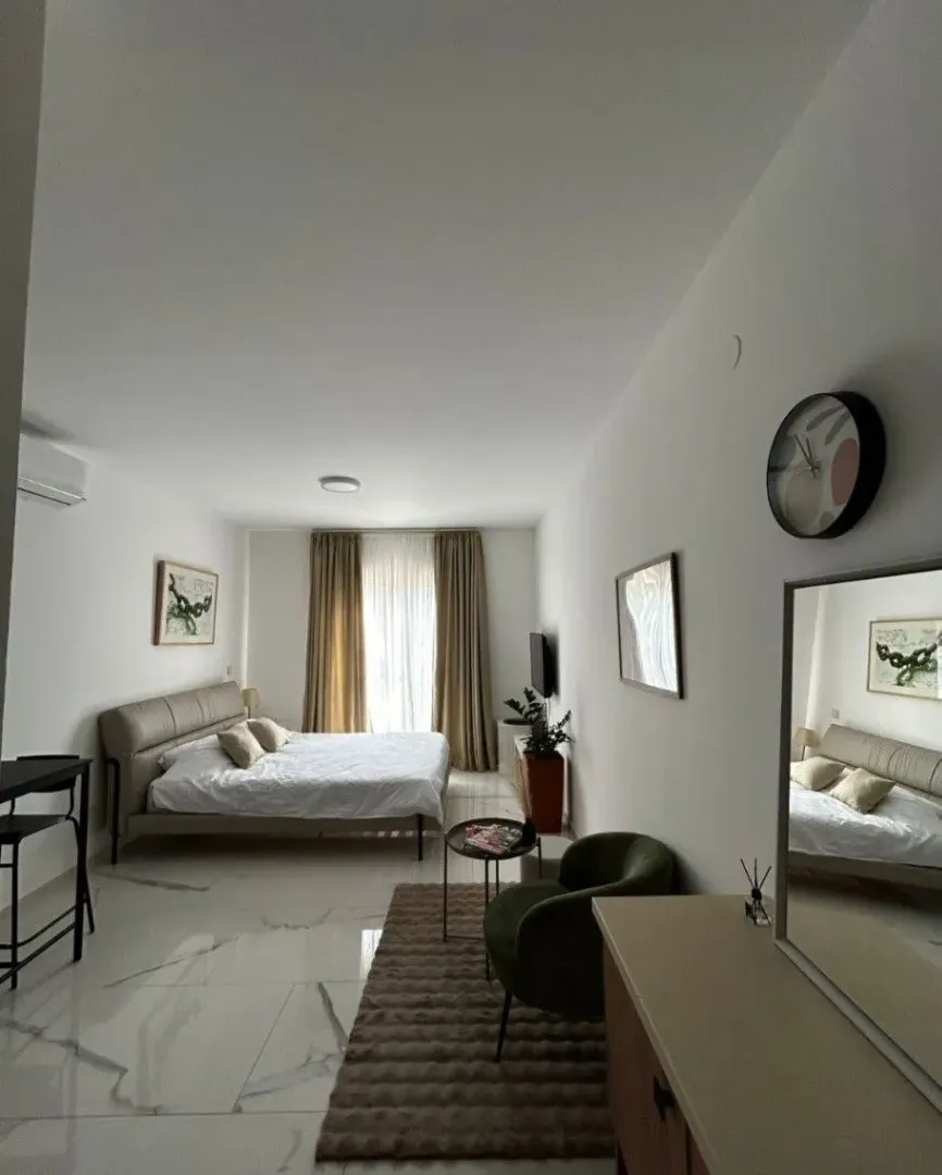 Izdavanje, garsonjera, 28m², Pržno, Budva