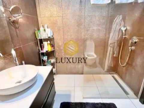 Sale, four bedroom apartment, 209m², Centar, Podgorica - image 11