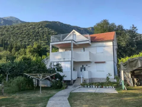 Prodaja, kuća, 210m², Zelenika, Herceg Novi