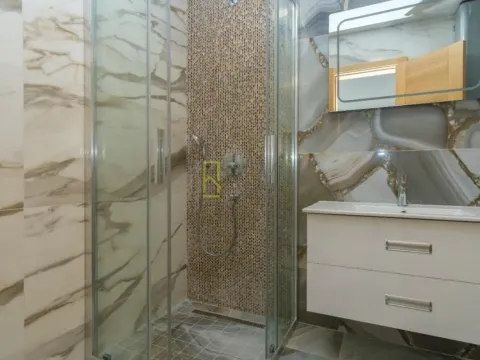 Prodaja, trosoban stan, 142m², Gorica C, Podgorica - image 10