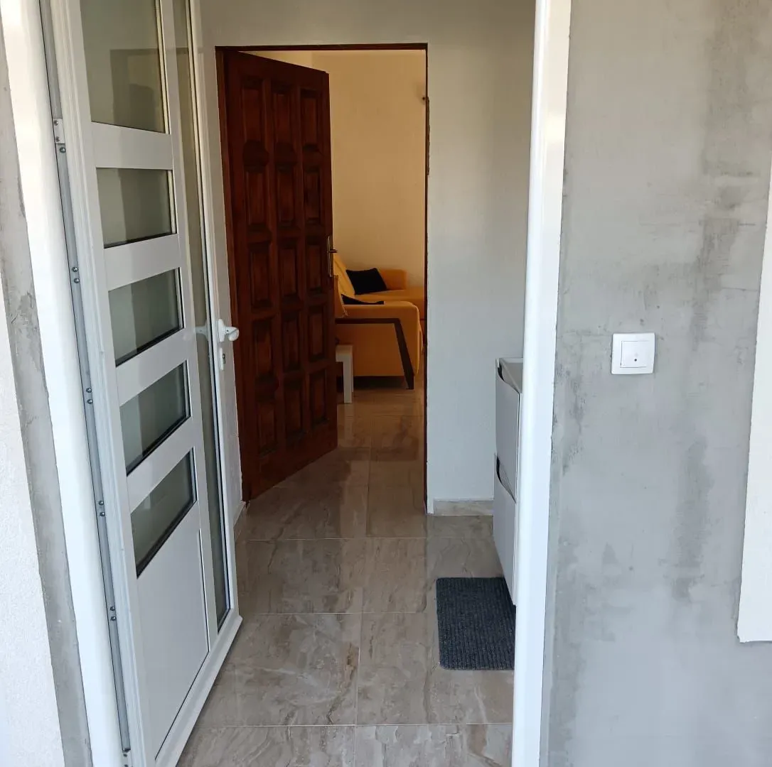 Prodaja, trosoban stan, 56m², Makedonsko naselje, Bar