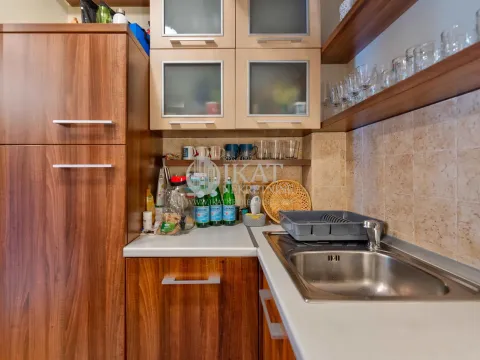 Prodaja, četvorosoban stan, 90m², 25. Maj, Zlatibor - image 3