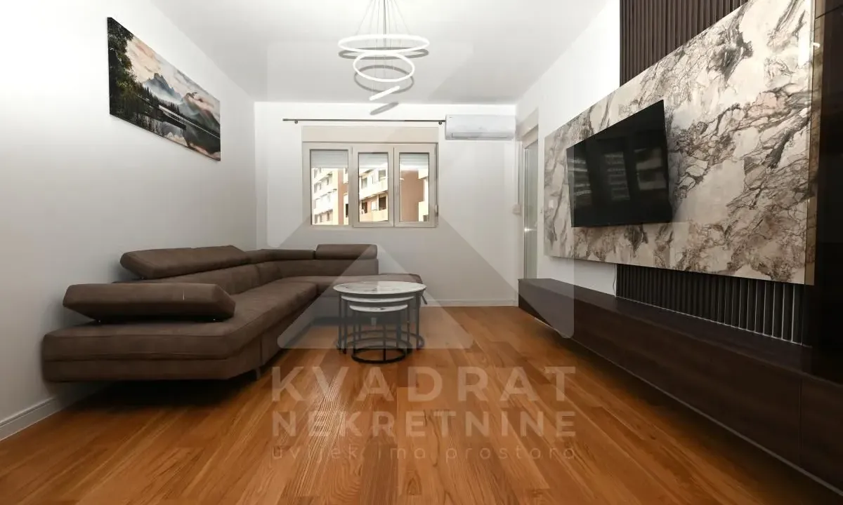 Izdavanje, jednosoban stan, 49m², Central Point, Podgorica