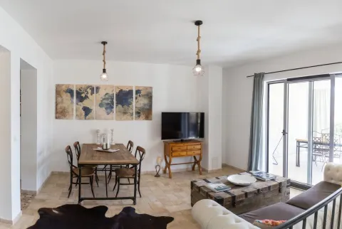 Prodaja, četvorosoban stan, 110m², Risan, Kotor - image 3