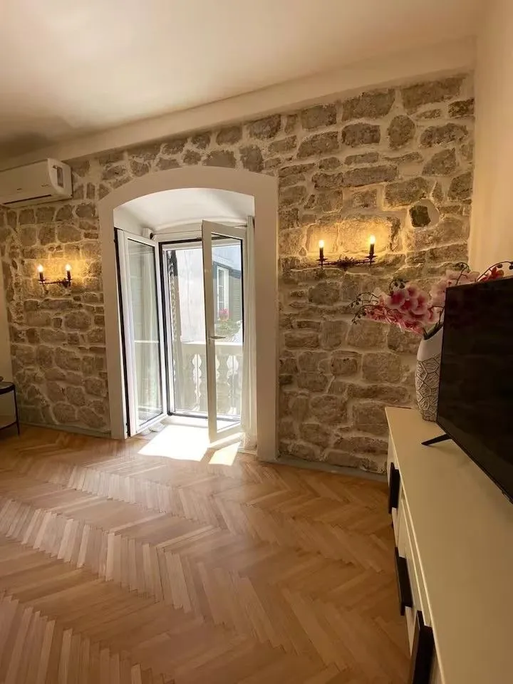 Prodaja, dvosoban stan, 51m², Stari Grad Kotor, Kotor