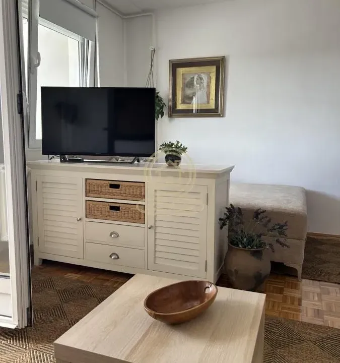 Izdavanje, jednosoban stan, 34m², Stari Grad, Beograd