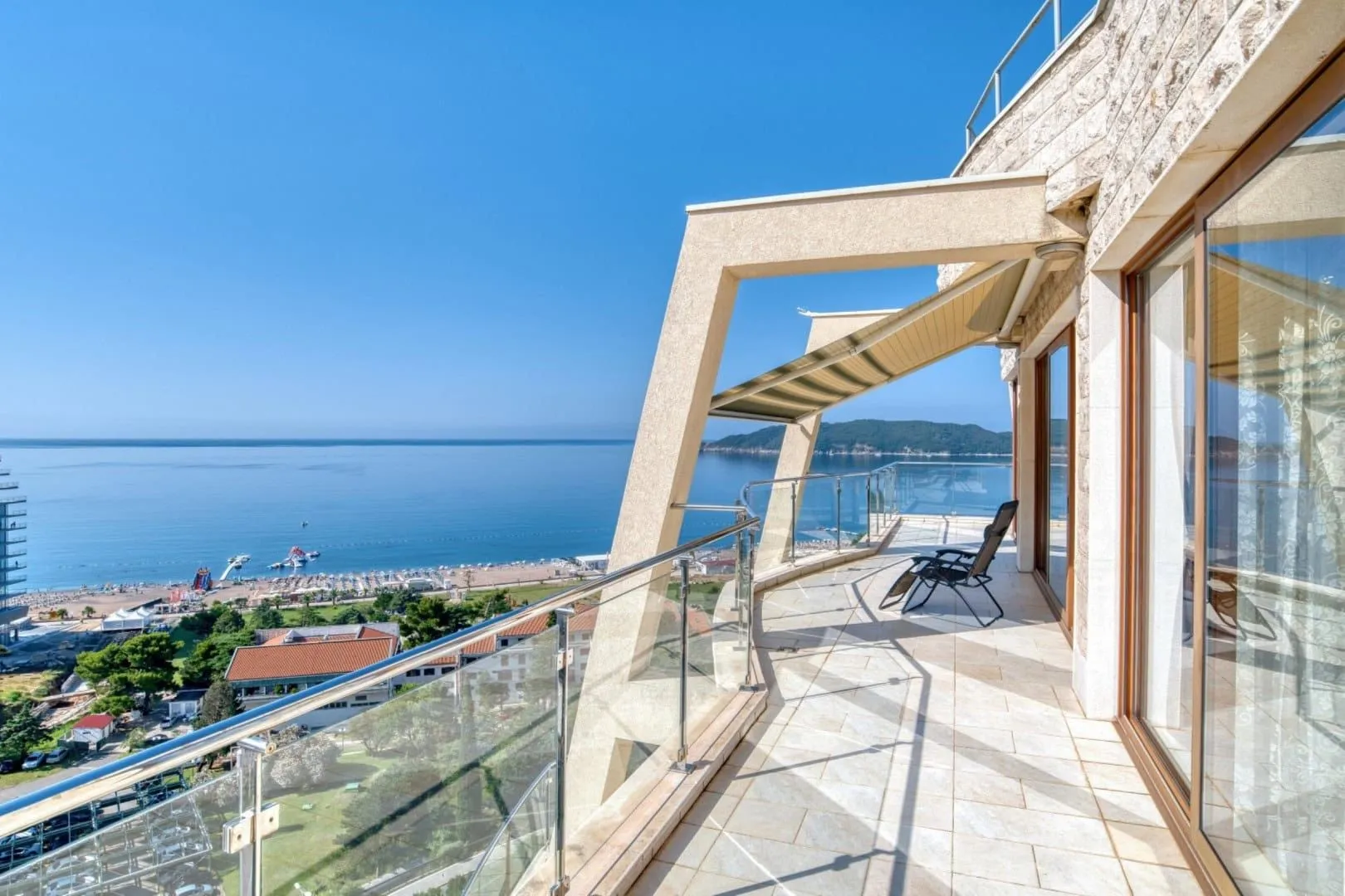 Sale, four bedroom apartment, 199m², Bečići, Budva