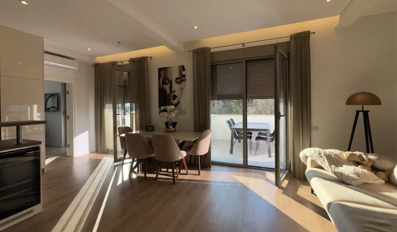 Prodaja, dvosoban stan, 90m², Tivat, Crna Gora