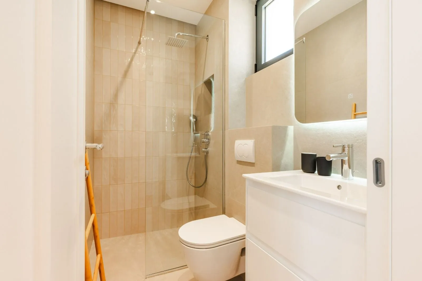 Izdavanje, kuća, 159m², Reževići, Budva