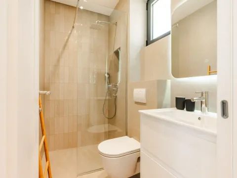 Izdavanje, kuća, 159m², Reževići, Budva - image 20