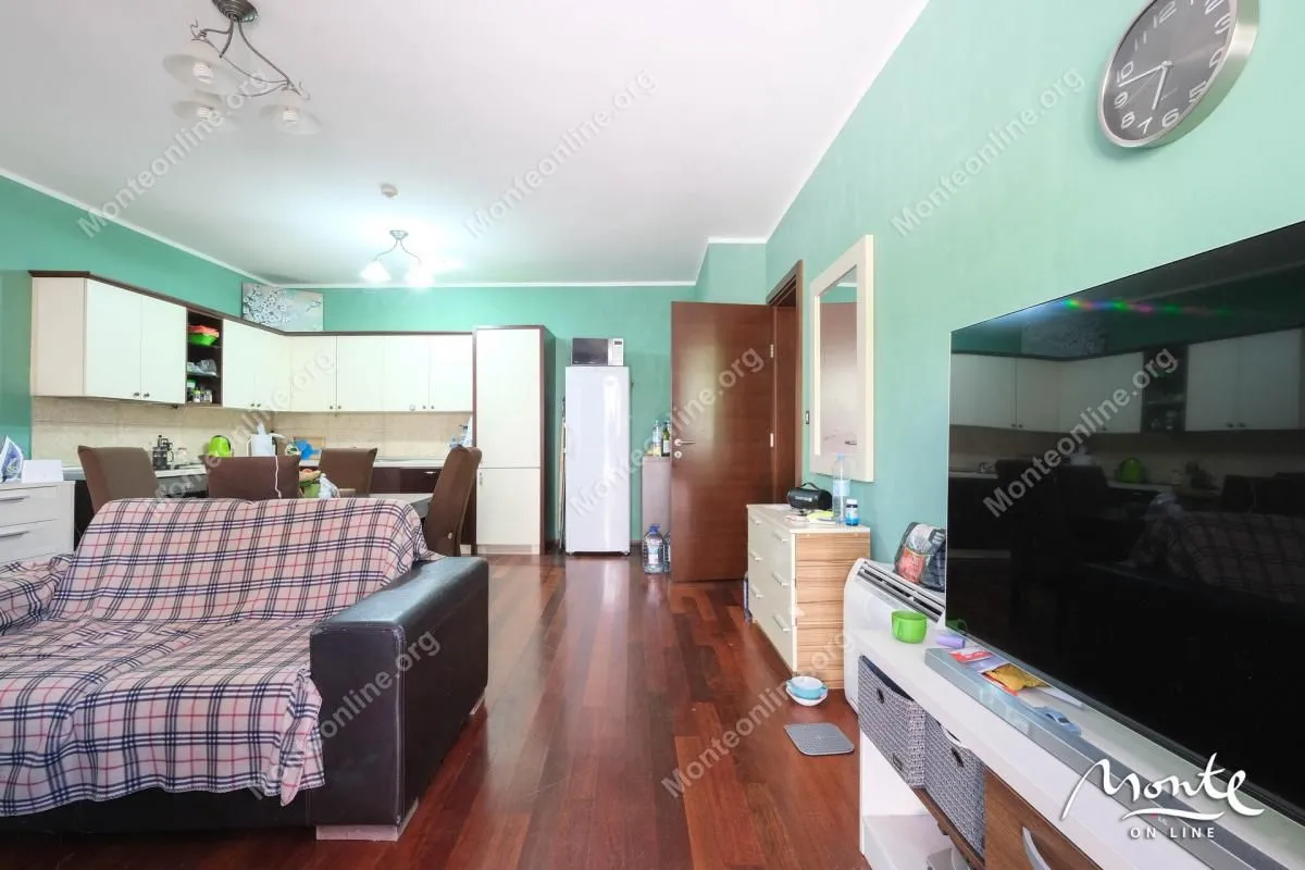 Prodaja, dvosoban stan, 85m², Dobrota, Kotor