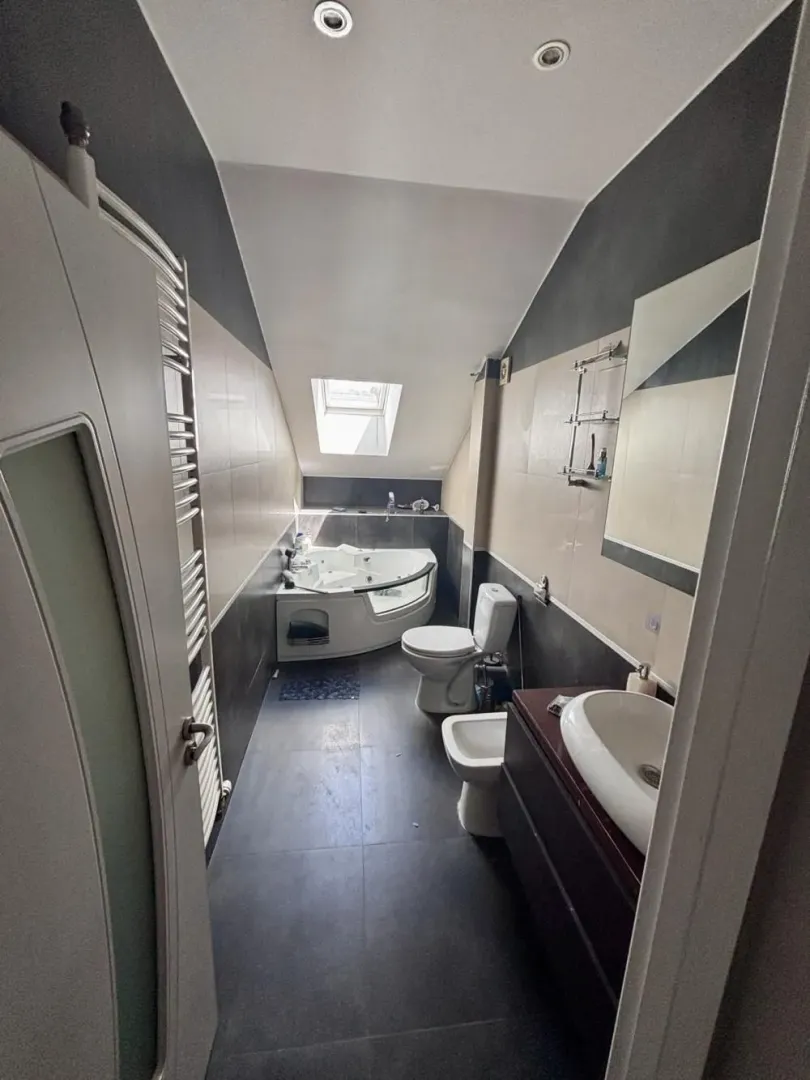 Sale, four bedroom apartment, 136m², Autokomanda, Voždovac Sve Podlokacije