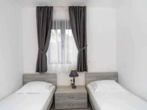 Rent, house, 200m², Petrovac, Budva - image 4