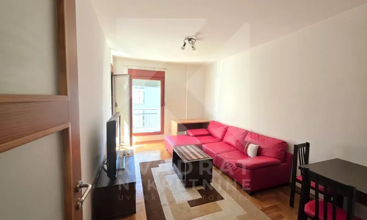 Izdavanje, jednosoban stan, 40m², Pobrežje, Podgorica