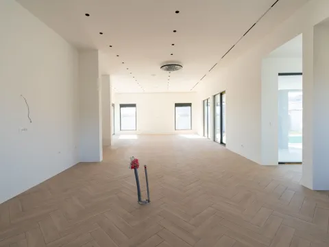 Izdavanje, kuća, 434m², Farmaci, Podgorica - image 7