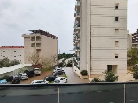 Prodaja, garsonjera, 40m², Bečići, Budva - image 1