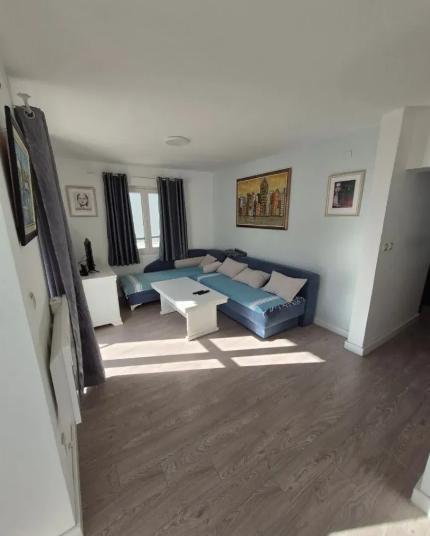 Izdavanje, jednosoban stan, 64m², Velji Vinogradi, Budva