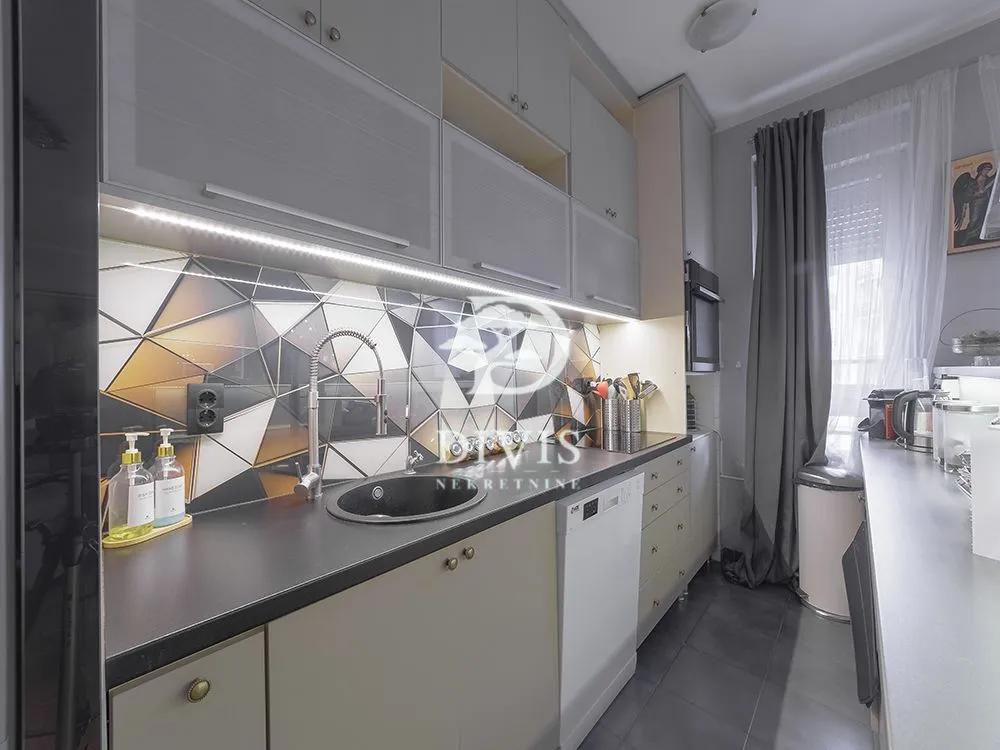 Sale, apartment, 196m², Neimar, Vračar Sve Podlokacije