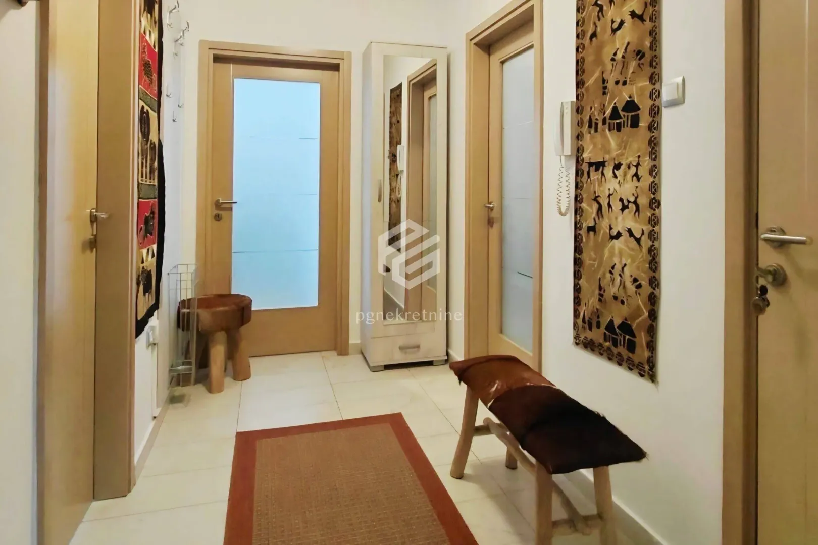 Izdavanje, trosoban stan, 96m², Preko Morače, Podgorica