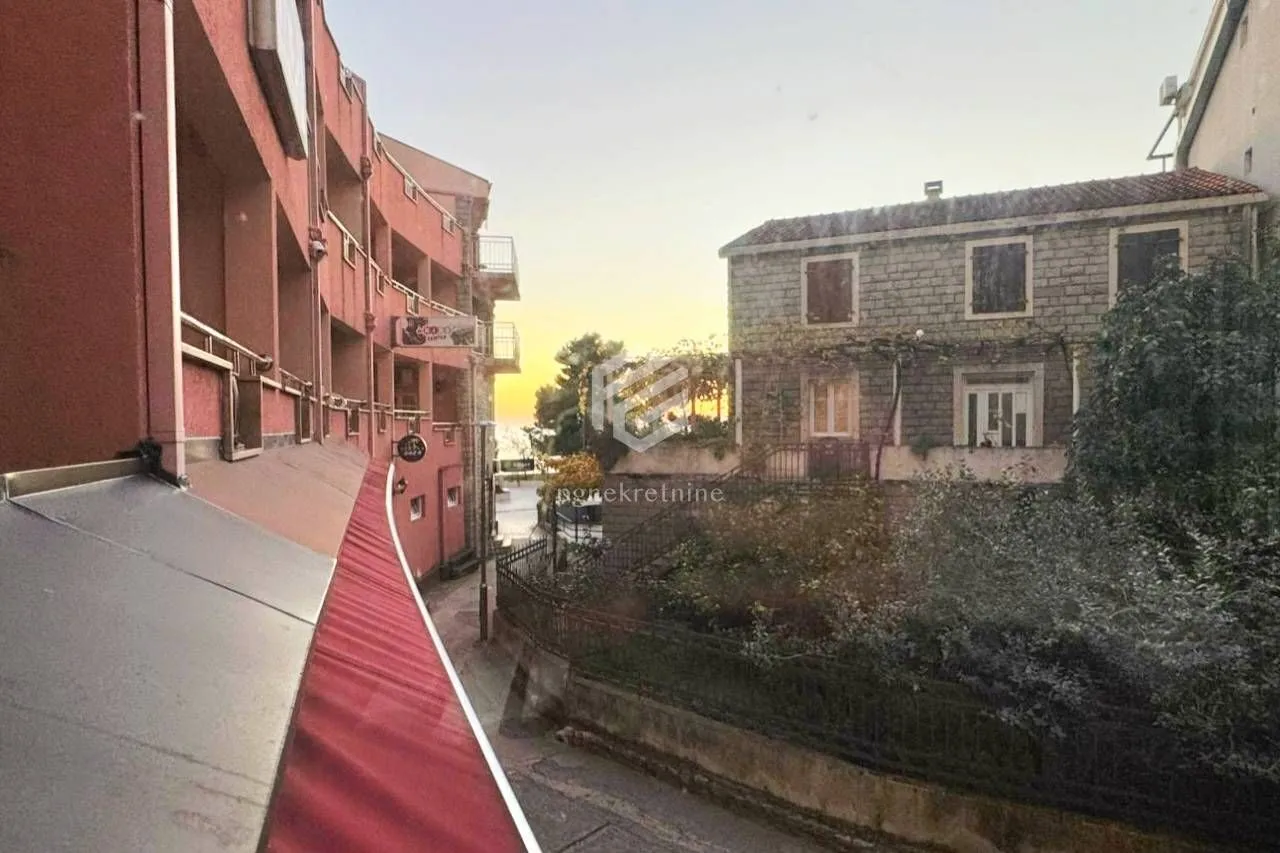Rent, office space, 406m², Petrovac, Budva