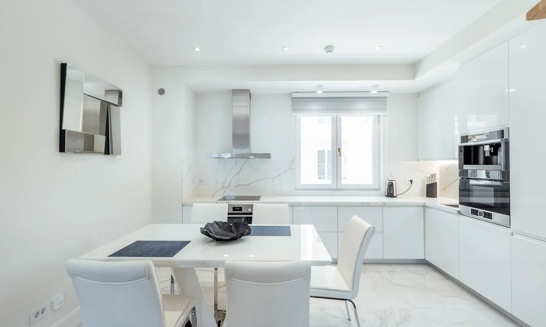 Prodaja, trosoban stan, 226m², Bunovići, Kotor