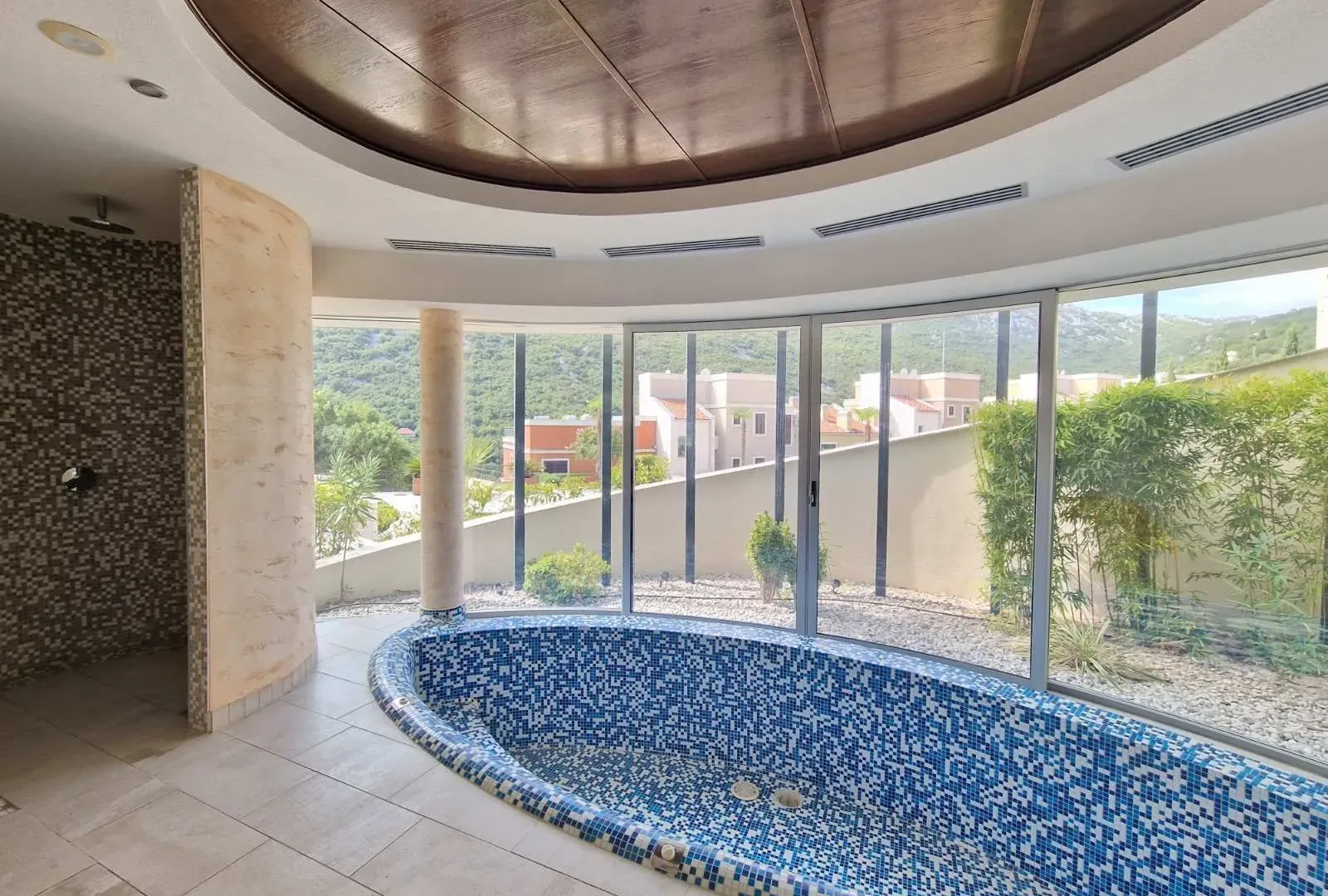 Prodaja, dvosoban stan, 84m², Morinj, Kotor