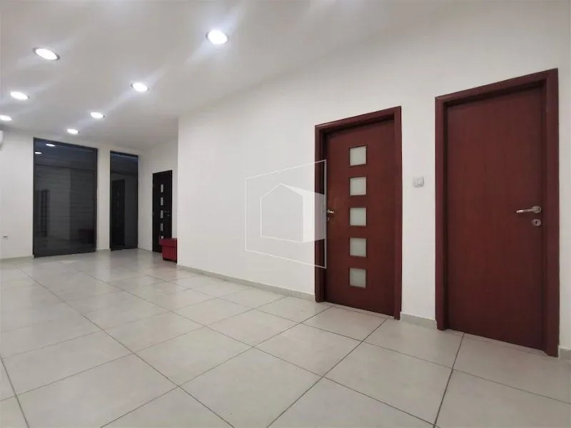 Rent, office space, 68m², Vezirov Most, Podgorica