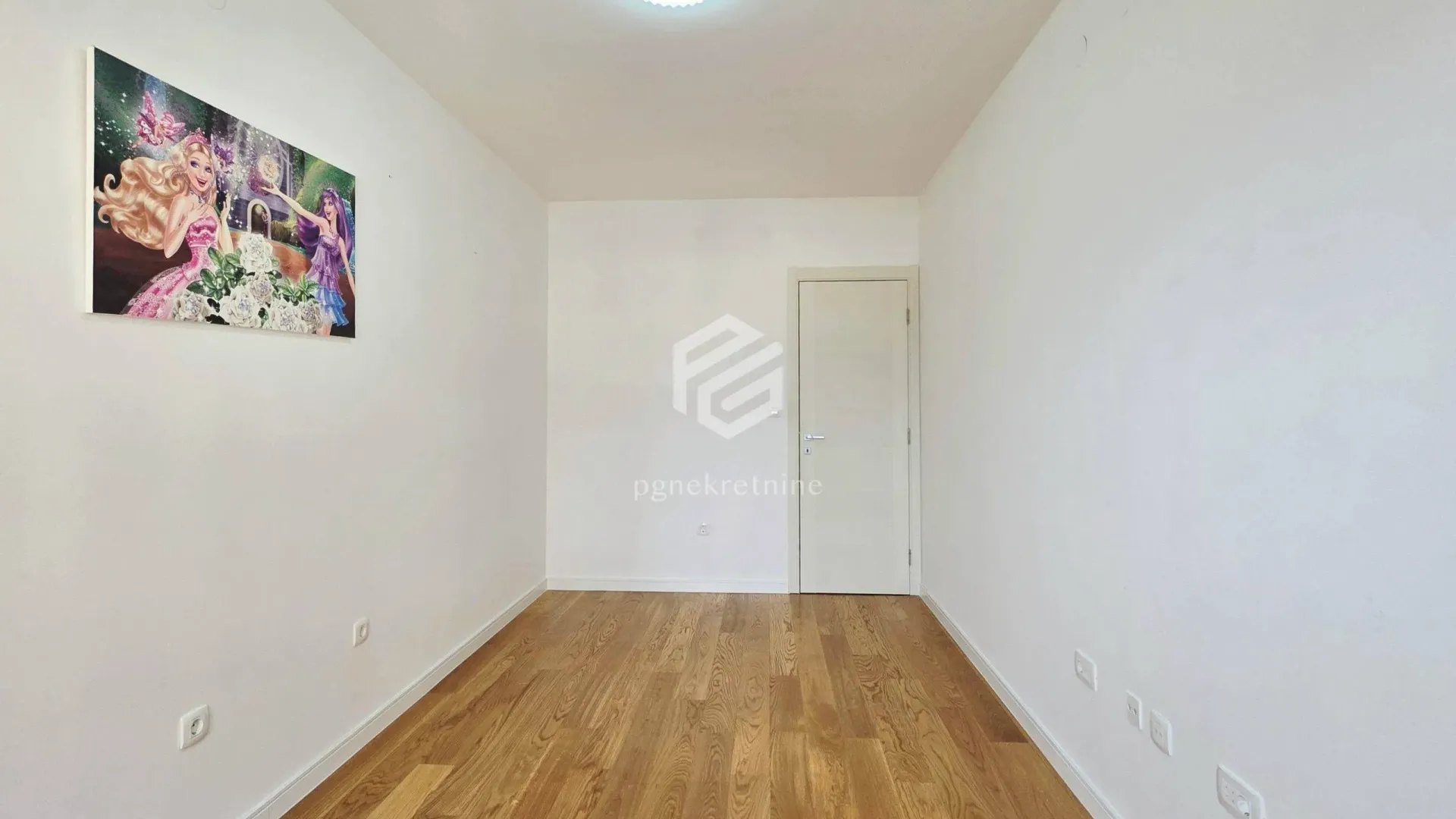 Izdavanje, dvosoban stan, 71m², Central Point, Podgorica