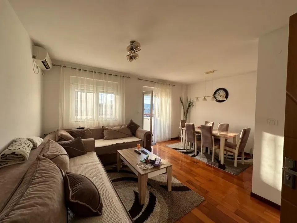 Izdavanje, dvosoban stan, 70m², Zabjelo, Podgorica