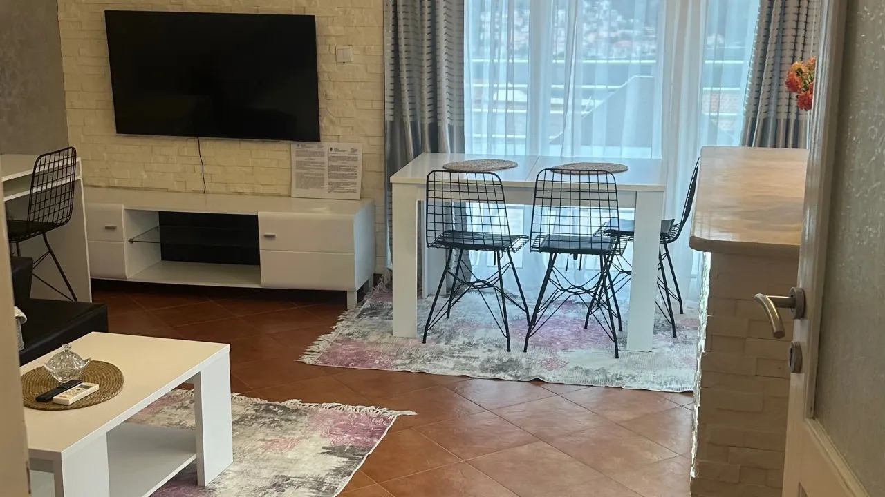 Rent, two bedroom apartment, 90m², Dobrota, Kotor