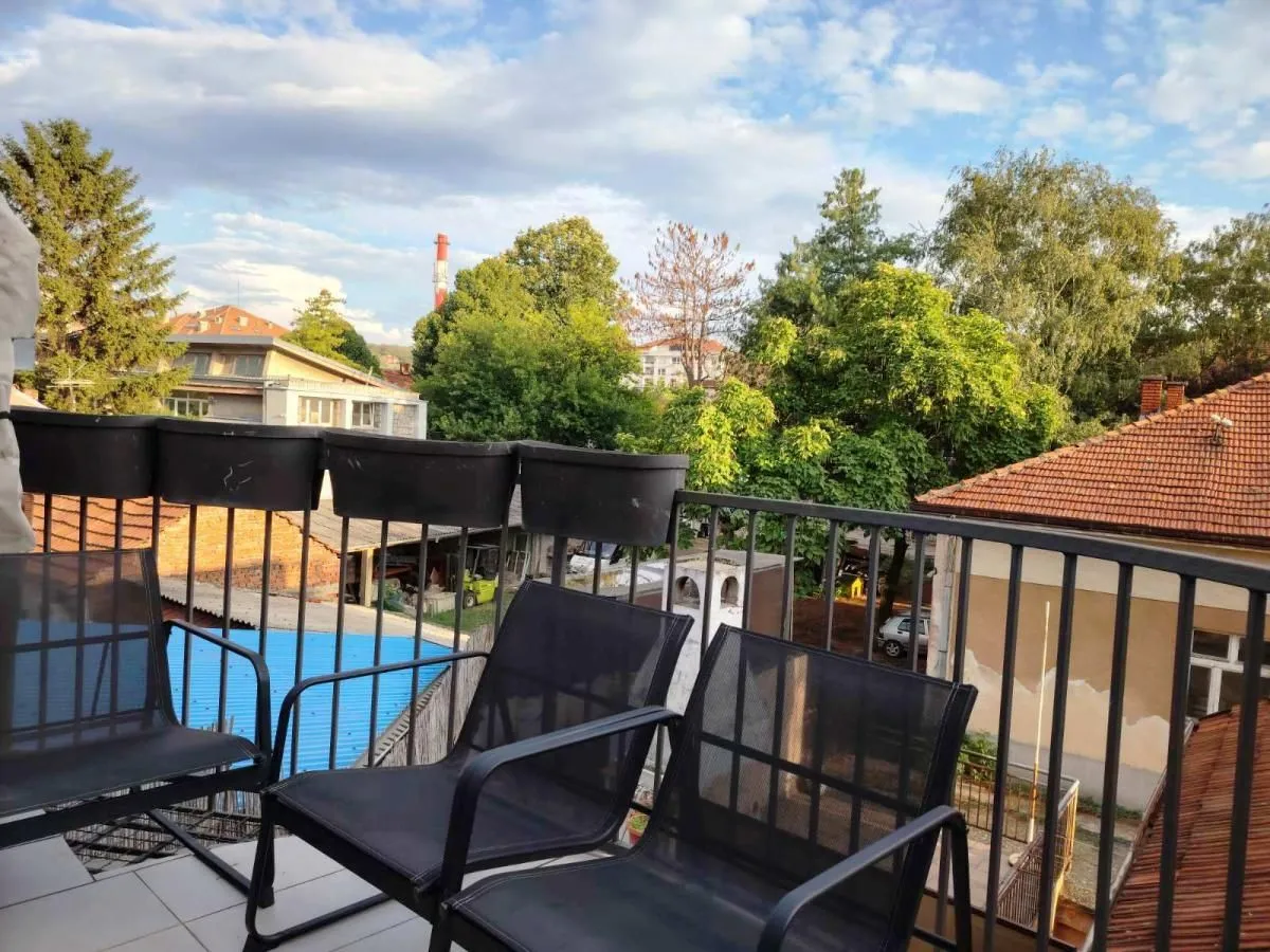 Izdavanje, trosoban stan, 90m², Centar, Niš