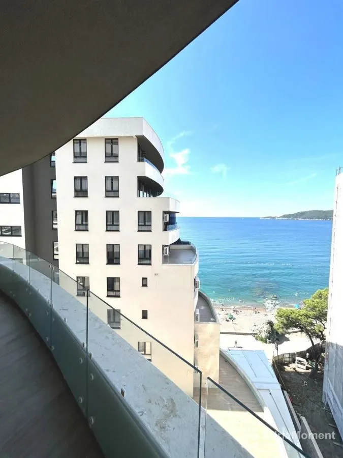 Prodaja, dvosoban stan, 70m², Rafailovići, Budva