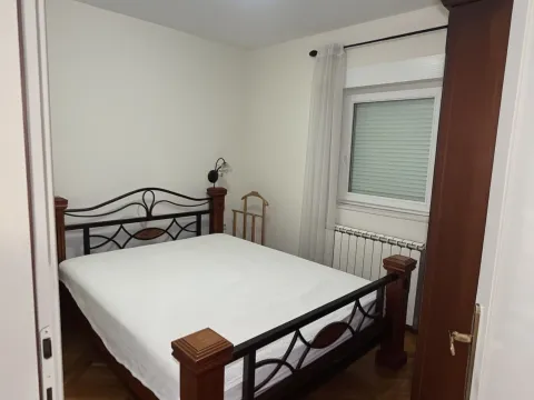 Izdavanje, četvorosoban stan, 120m², Škaljari, Kotor - image 3