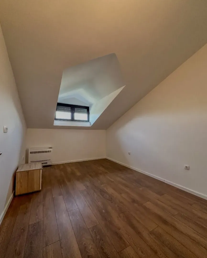 Prodaja, kuća, 343m², Obala Morače, Podgorica