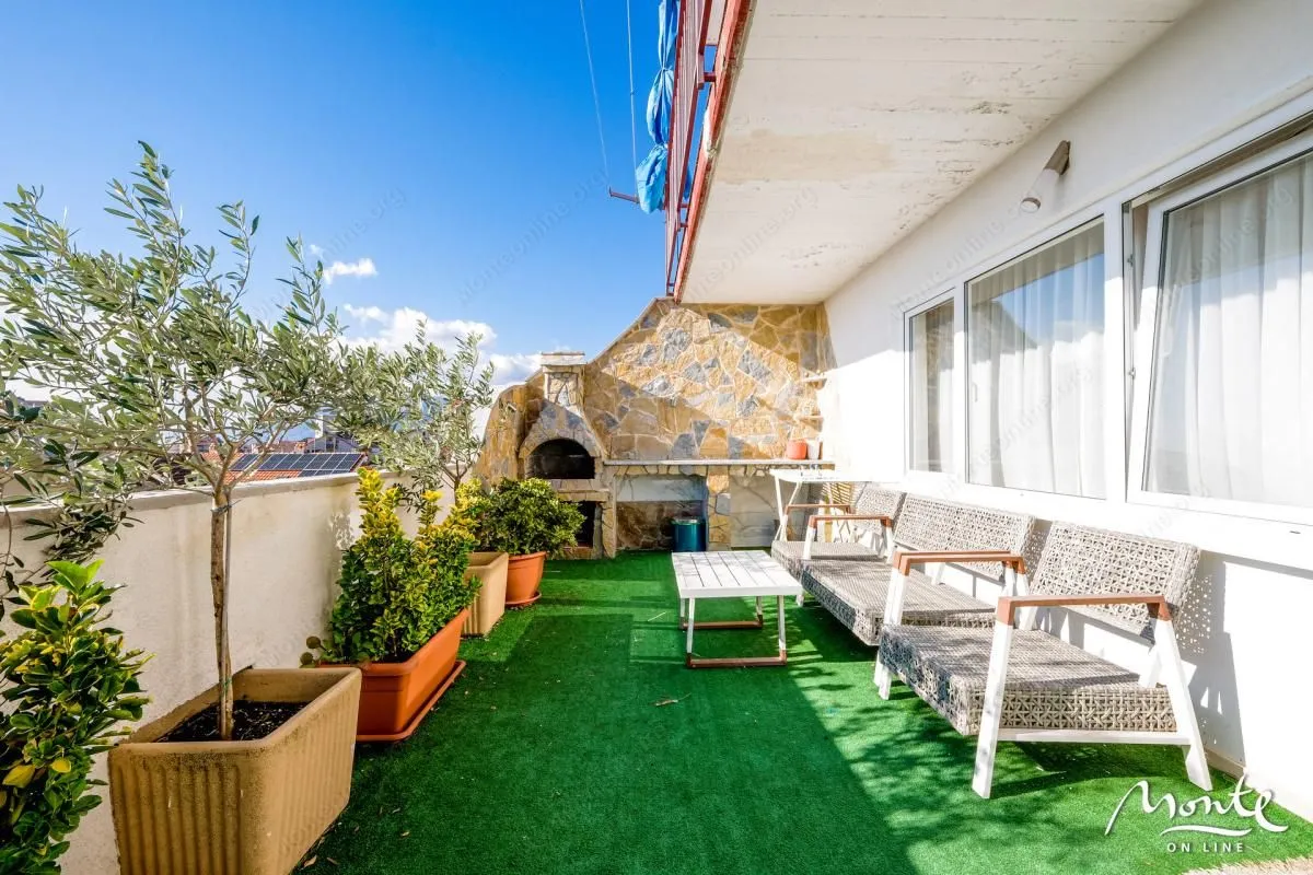 Prodaja, dvosoban stan, 110m², Centar, Tivat