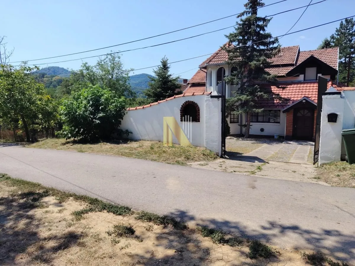 Prodaja, kuća, 300m², Ledinci, Petrovaradin