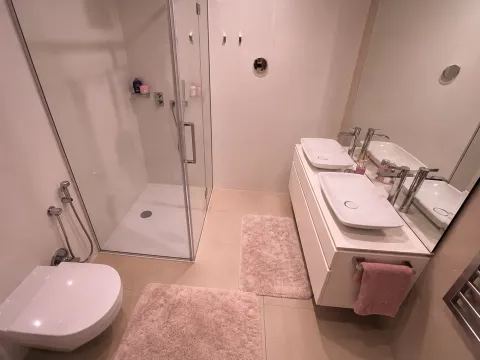Izdavanje, dvosoban stan, 180m², Dukley Gardens, Budva - image 9