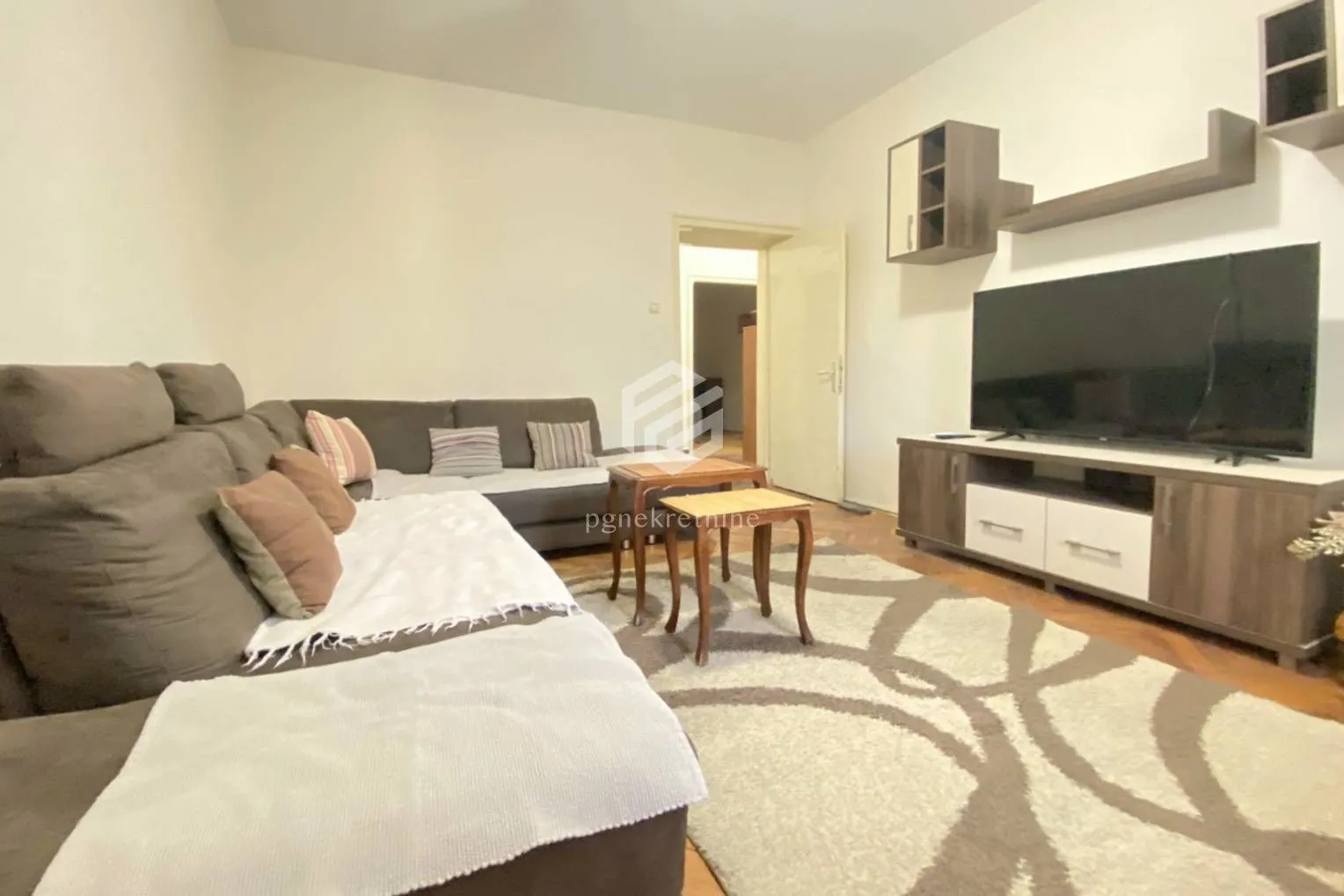 Izdavanje, dvosoban stan, 68m², Centar, Podgorica