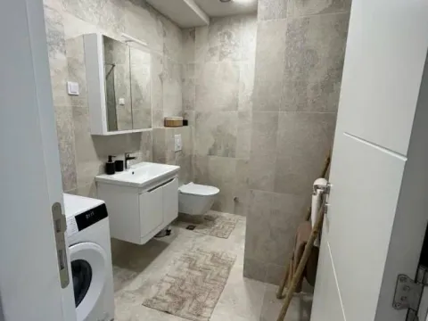 Izdavanje, dvosoban stan, 70m², Tivat, Crna Gora - image 2