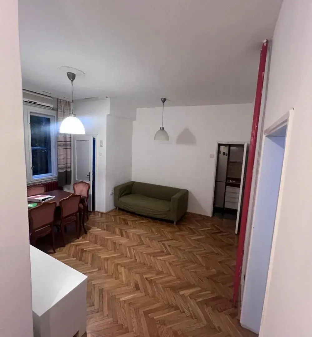 Izdavanje, trosoban stan, 55m², Savski Venac, Beograd