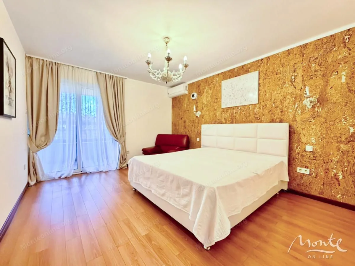 Prodaja, trosoban stan, 122m², Petrovac, Budva