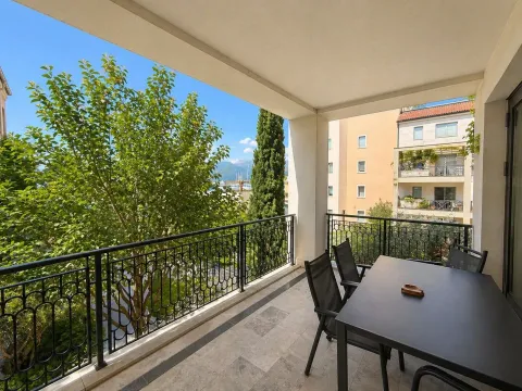 Izdavanje, dvosoban stan, 125m², Tivat, Crna Gora - image 5