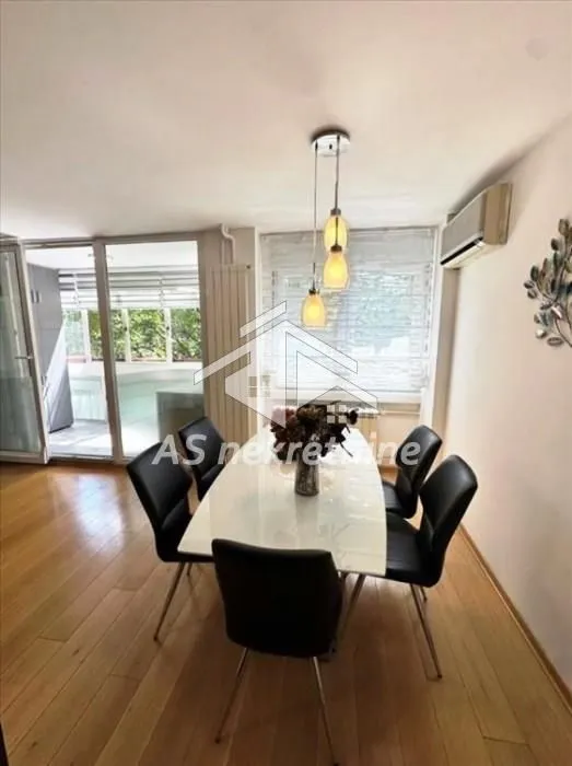 Izdavanje, četvorosoban stan, 94m², Lion, Zvezdara Sve Podlokacije