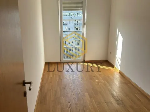Rent, office space, 65m², Stari Aerodrom, Podgorica - image 5