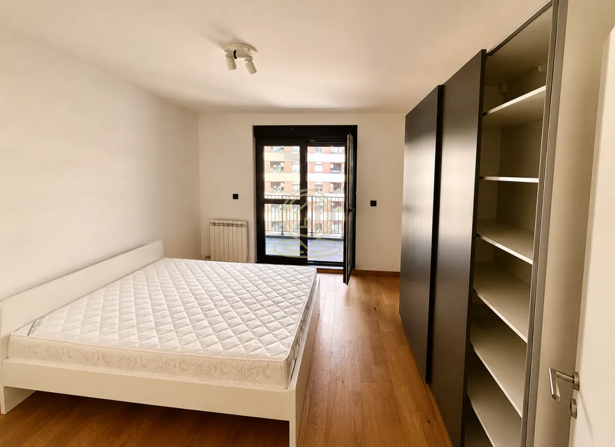 Izdavanje, dvosoban stan, 61m², Hala Pionir, Palilula Sve Podlokacije