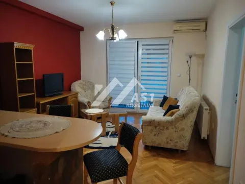 Izdavanje, dvosoban stan, 41m², Centar, Novi Sad