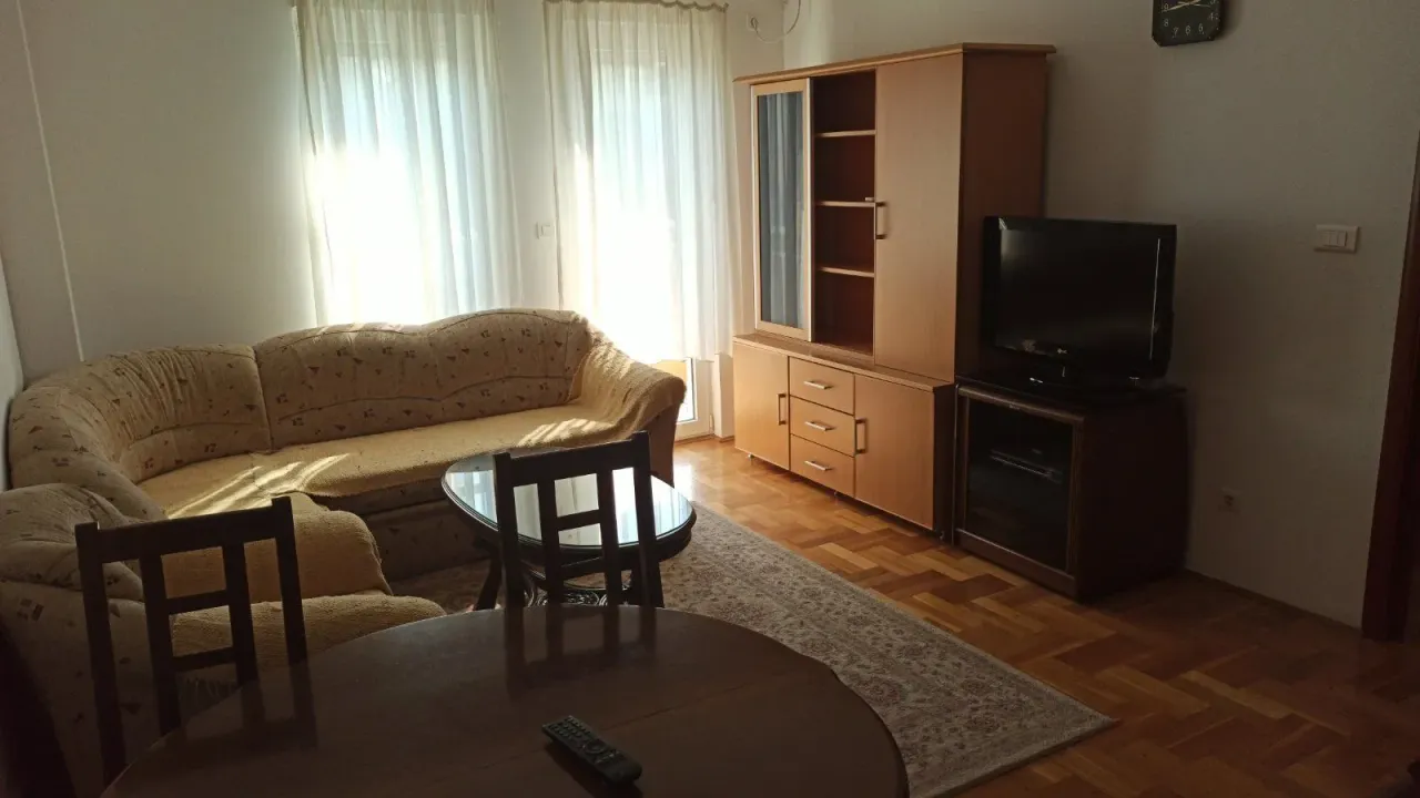 Izdavanje, jednosoban stan, 39m², Blok 9, Podgorica