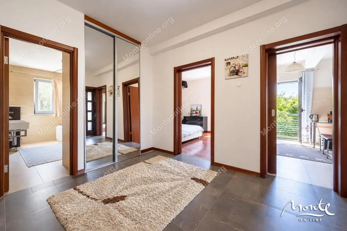 Prodaja, dvosoban stan, 117m², Dobrota, Kotor