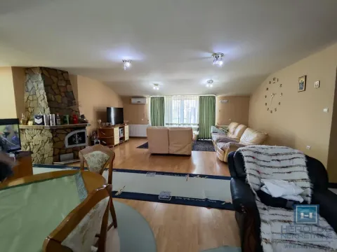 Prodaja, kuća, 203m², Jagodina, Srbija